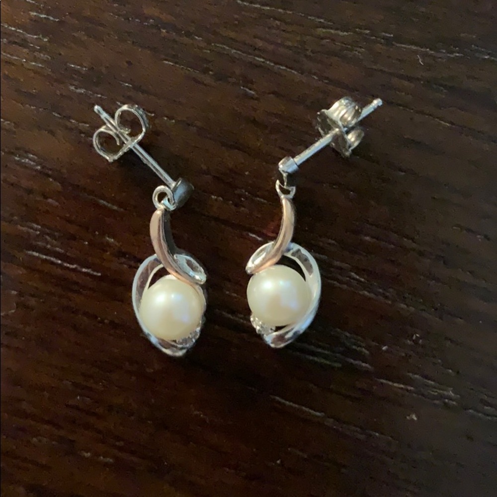 Gorgeous Pearl Drop Earrings